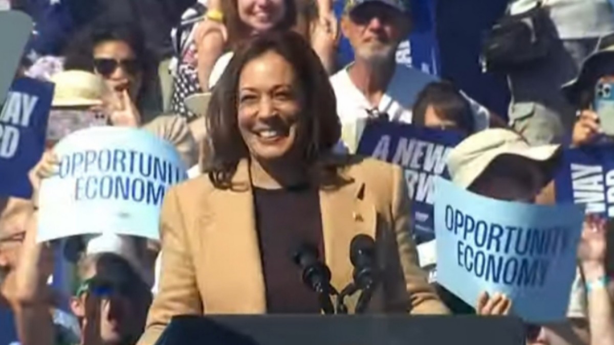 Kamala Harris Builds Big Cash Lead